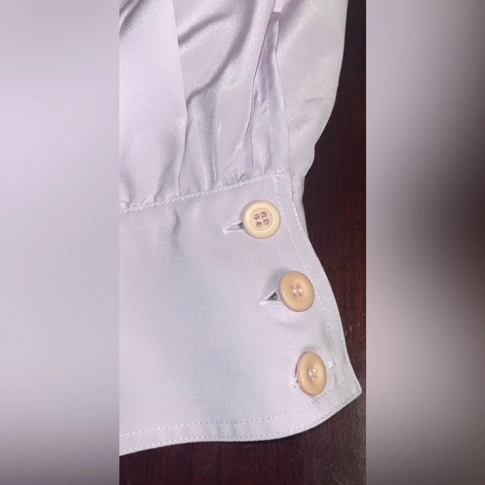 Claus Petites beautiful delicate lavender blouse size 6